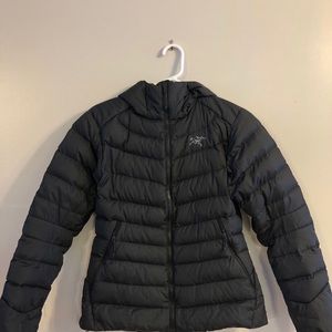 Arc’teryx down 700 fill hooded jacket